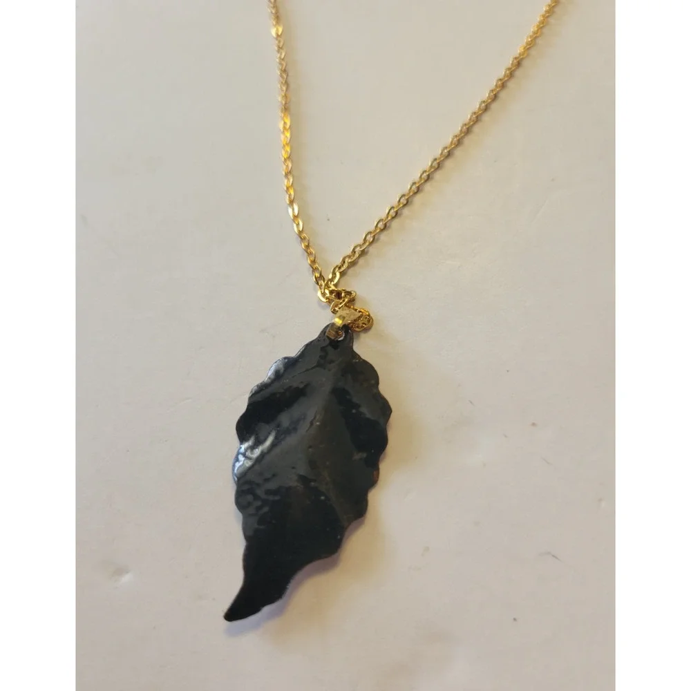 Vintage Estate Necklace Gold Tone Leaf Charm Pendant Classic Fashion Jewelry‎